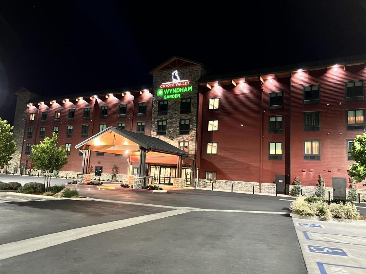 Wyndham Garden Redwood Valley - Ukiah Екстер'єр фото