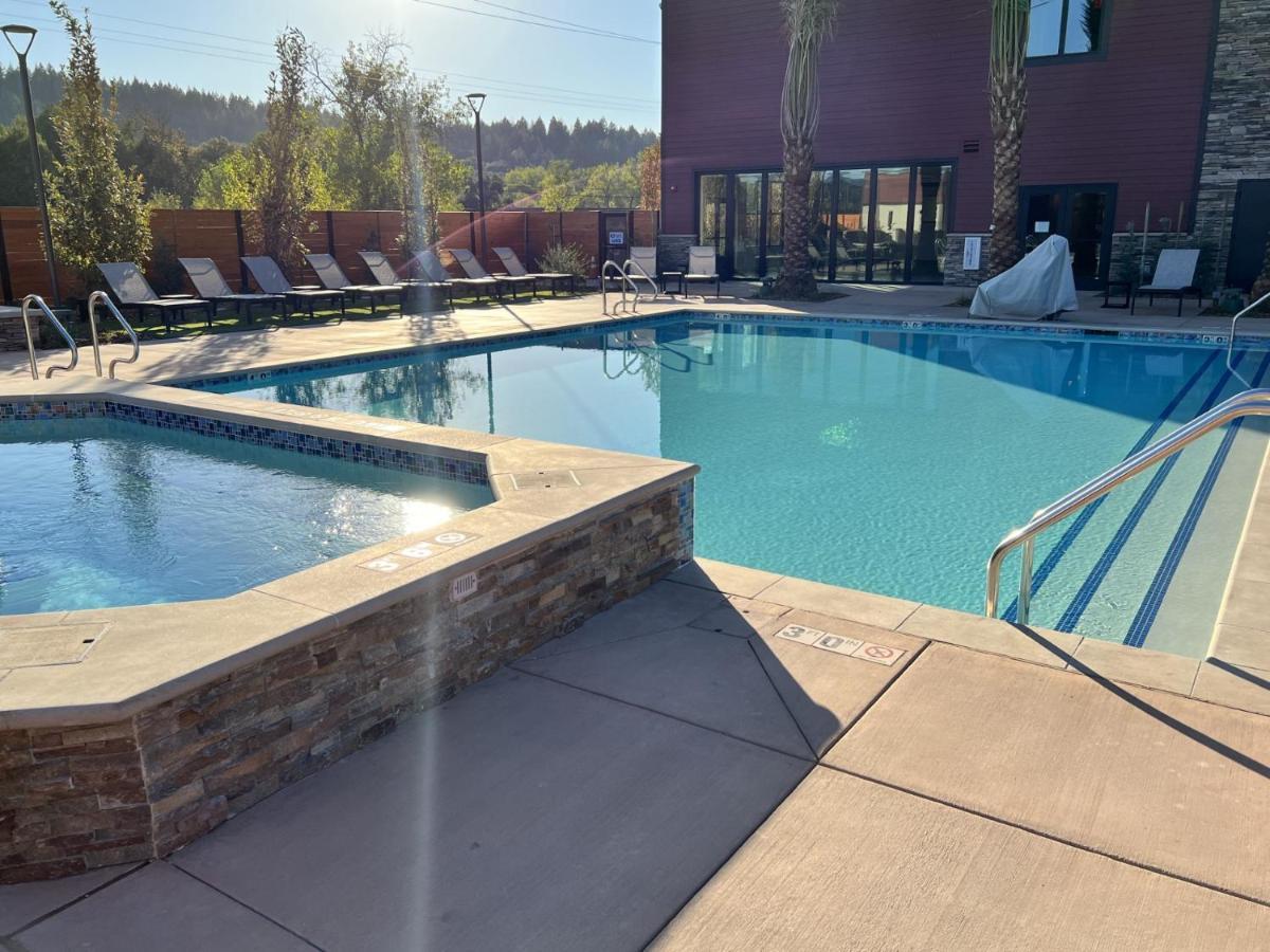 Wyndham Garden Redwood Valley - Ukiah Екстер'єр фото